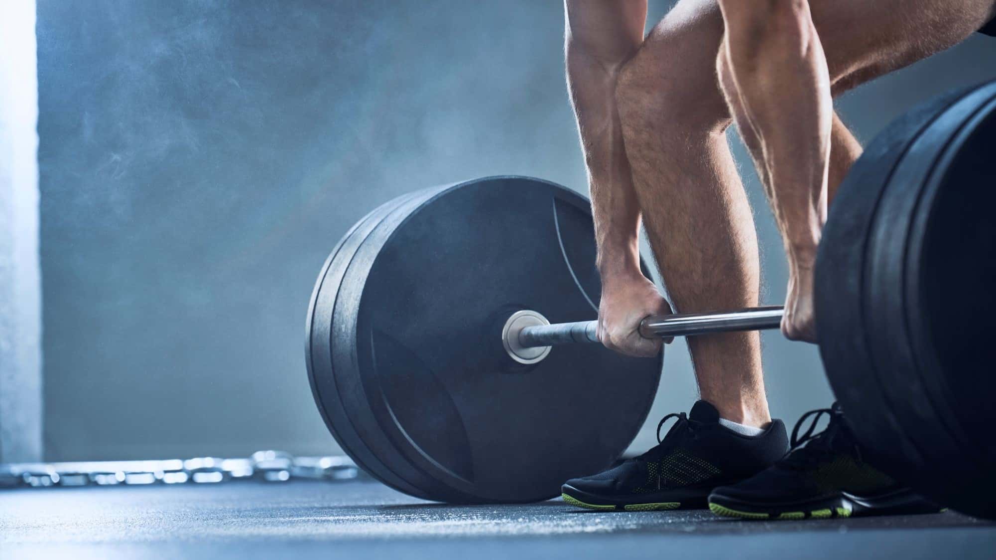Muskeln-aufbauen-Deadlift-Varianten-Sumo-Deadlift-oder-Kreuzheben-Welche-Variante-ist-besser-
