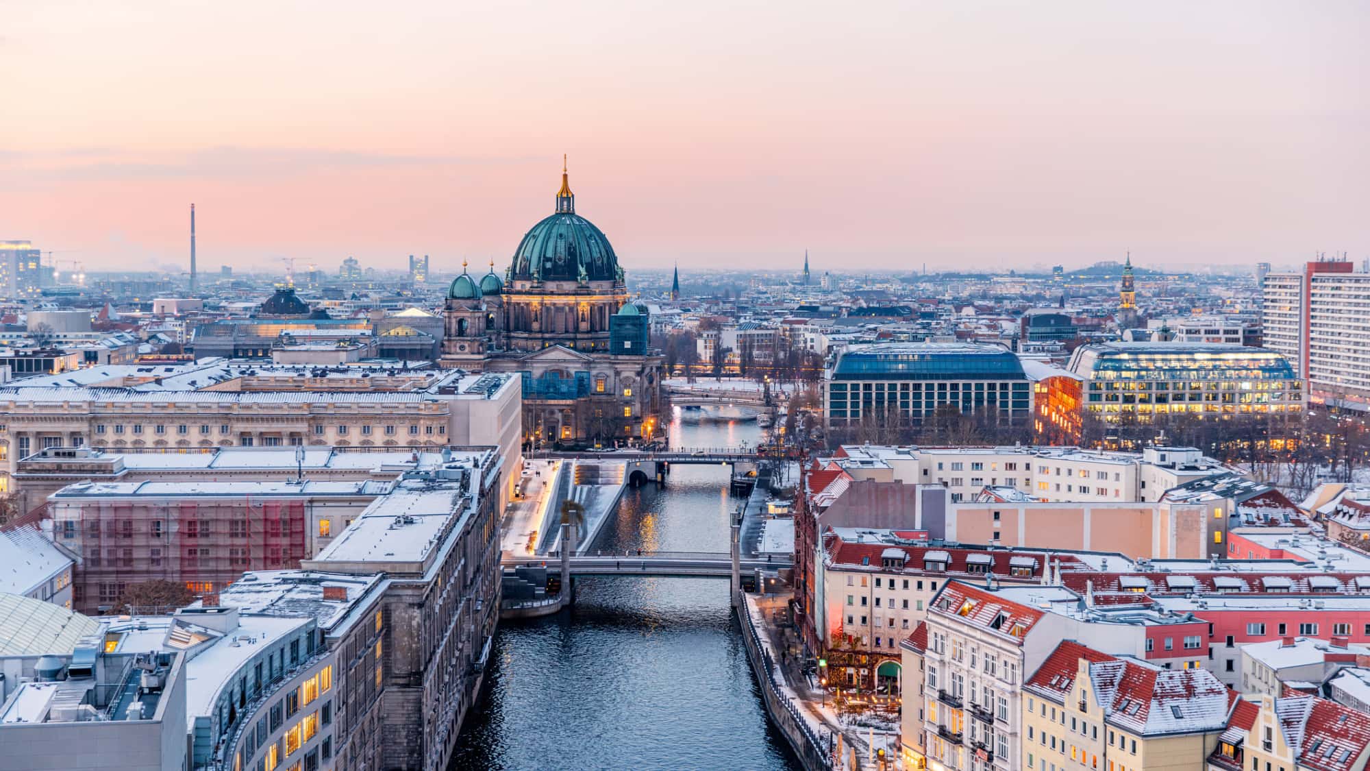 Eiskalte-Erfrischung-in-der-Hauptstadt-Eisbaden-in-Berlin-der-eiskalte-Boost-f-rs-Immunsystem