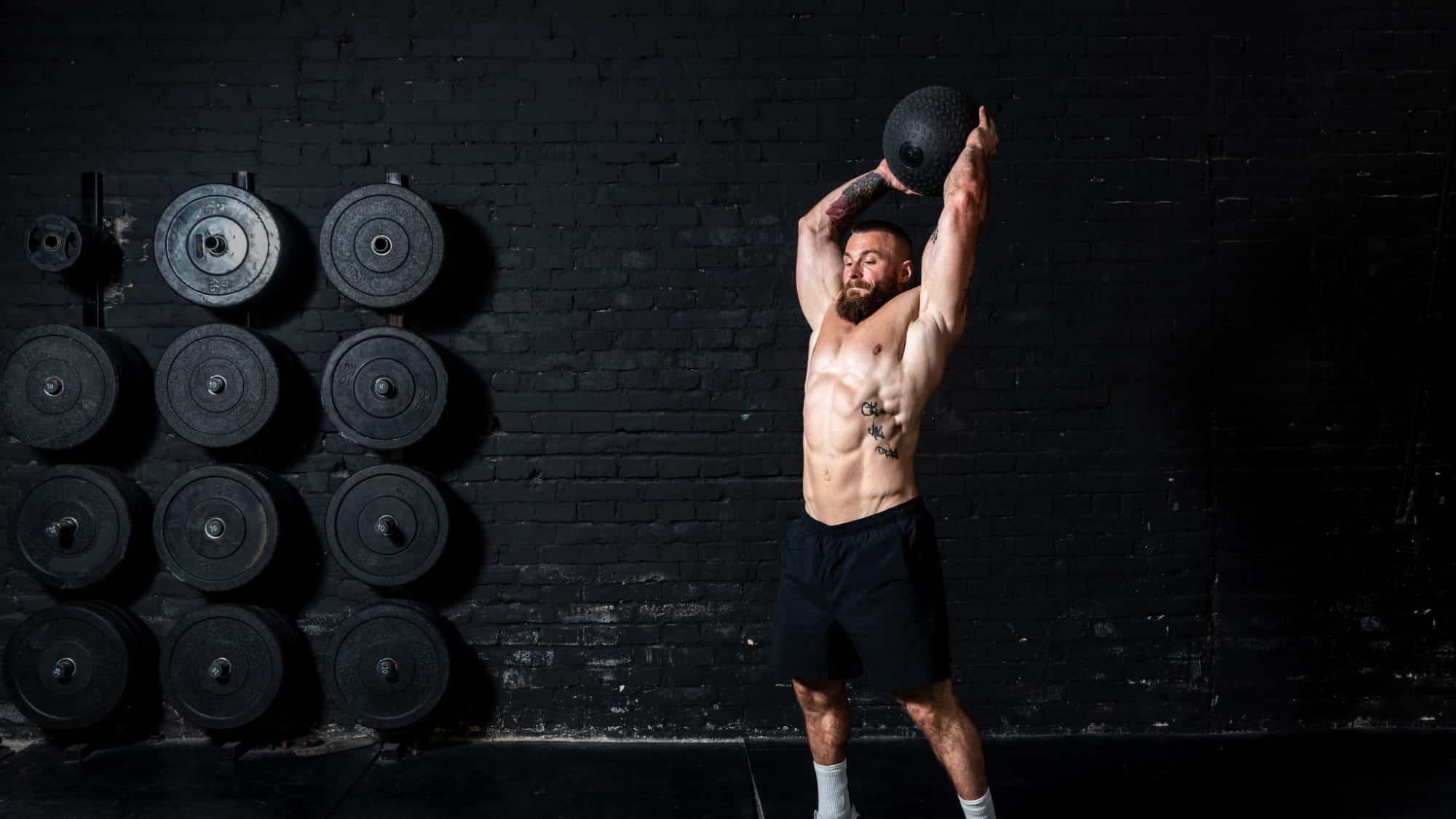 Medizinball-Slam-Medicine-Ball-Slams-richtig-machen-Explosivit-t-Kraft-und-Ausdauer