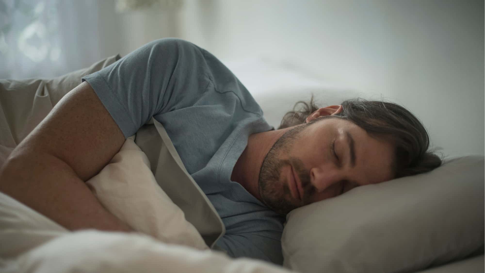 Schlaf-und-Muskelaufbau-Weniger-als-7-h-Schlaf-So-bremst-du-deinen-Muskelaufbau-aus