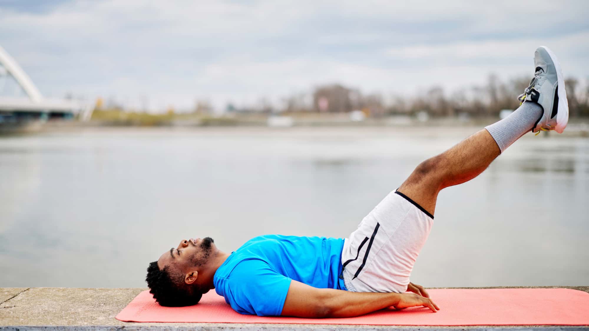 Beinheben-Leg-Raise-richtig-machen-Rumpftraining-f-r-mehr-Muskelkraft