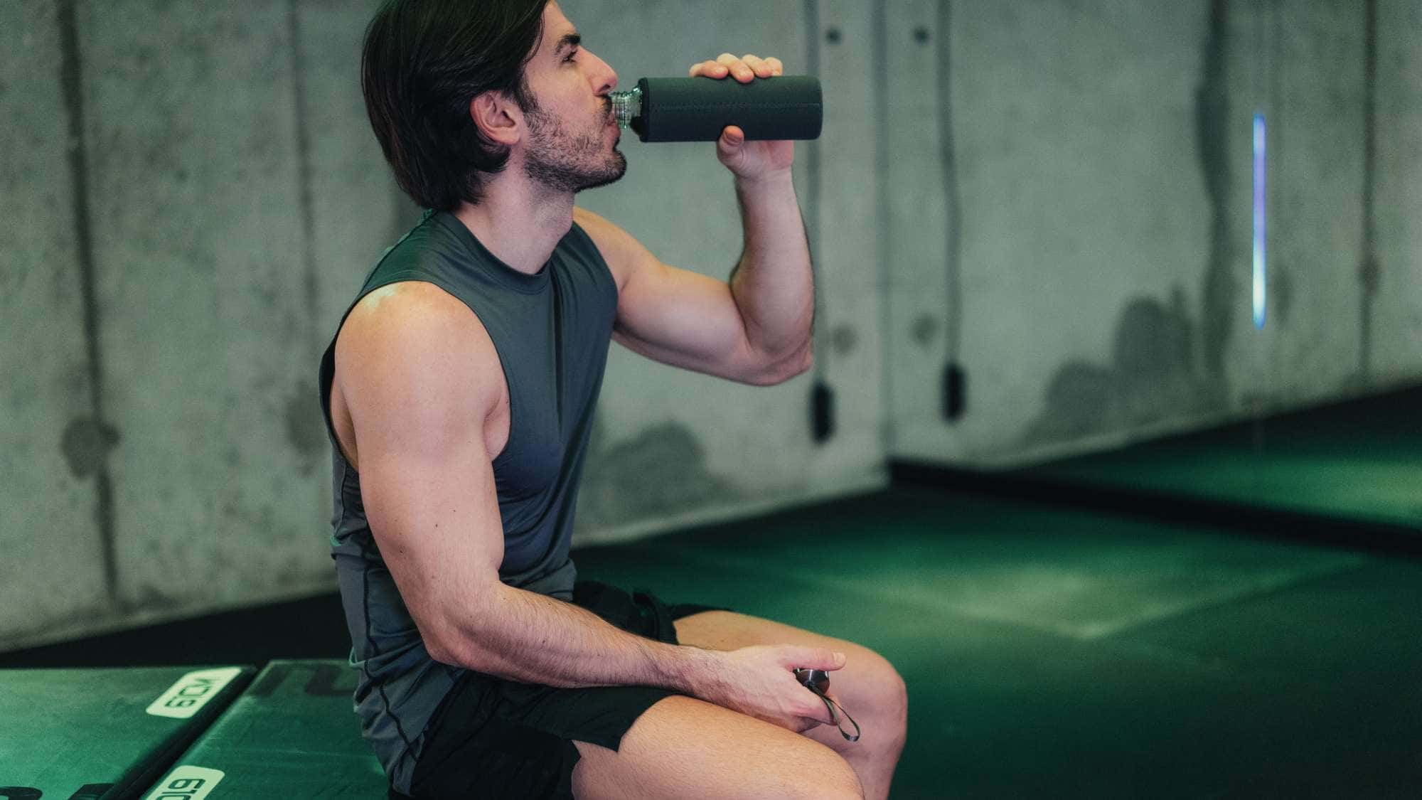 Salz-Shot-im-Gym-Pickle-Juice-gegen-Kr-mpfe-Der-Effekt-kommt-nicht-vom-Salz