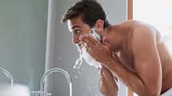 Die besten After Shave-Produkte für Männer / Frühjahr 2024 / PeopleImage / Getty Images