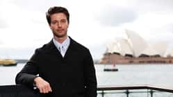Patrick Schwarzenegger posiert in Sydney für "The Last of Us" und "White Lotus"