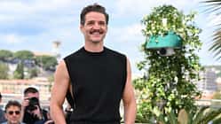 Pedro Pascal in einem schwarzen ärmelfreien Top auf dem Cannes Film Festival
