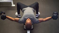 Fliegende Kurzhantel