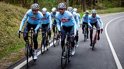 Im Wiegetritt kommen Sie mit dem Rennrad besser bergauf