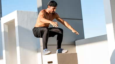 Hochintensives Intervalltraining, zum Beispiel mit explosiven Boxjumps, lohnt sich in vielerlei Hinsicht
