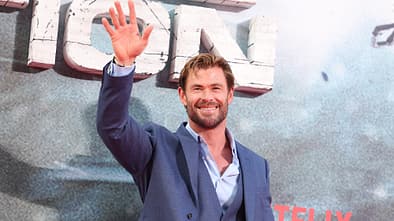Schauspieler Chris Hemsworth zeigt auf Instagram regelmäßig, wie er trainiert. Besonders eine Übung hat es den Fans angetan