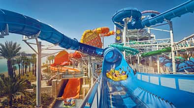 Im Wasserpark Aquaventure in Dubai gibt es zahlreiche Rutschen