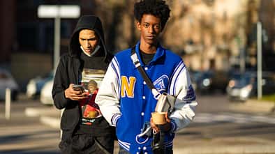 College-Jacke / Sommer 2024 / Titelbild von Getty (Edward Berthelot)