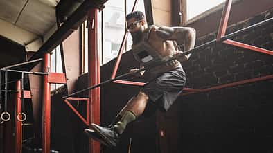 So schaffst du einen Muscle up