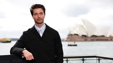 Patrick Schwarzenegger posiert in Sydney für "The Last of Us" und "White Lotus"