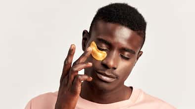 Close,Up,Portrait,Of,Young,Handsome,Black,Guy,Applying,Cosmetic
