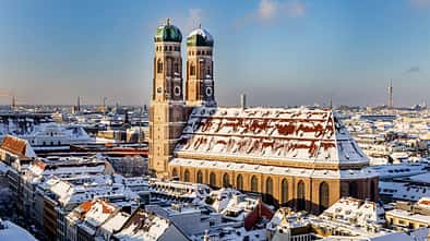 Eine Kathedrale in München bei Schnee