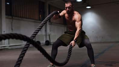 Battle Rope Übungen richtig machen: Starke Arme & mehr Ausdauer 