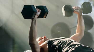 Kurzhanteltraining für Brust