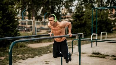 : Dips richtig machen: Für Trizeps und Brustmuskulatur