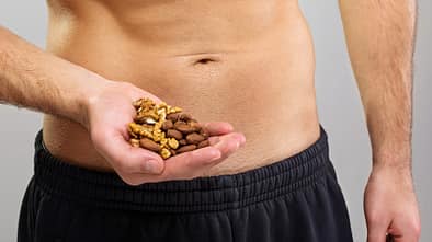 Eiweißreiche Rezepte mit Nüssen bieten dem Körper optimale Vorraussetzungen für den Muskelaufbau