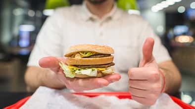 Bestellen Ernährungsexperten wirklich fettige Burger?