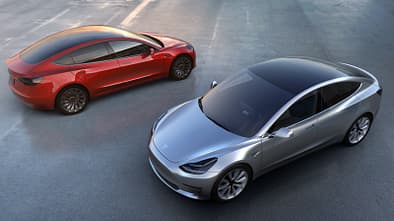 Das neue Elektroauto der Firma Tesla bietet umweltfreundliche Fahrten zu einem erschwinglichen Preis