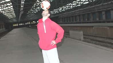 Fußball-Freestyle-Tricks lernen im Video: Head Stall