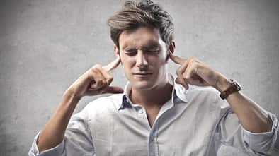 Bei Tinnitus hilft Ohren zuhalten nichts, das Geräusch kommt von innen