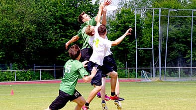 Ultimate-Frisbee auf dem Spielfeld