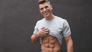 Die besten Sommer-Sixpack-Übungen von Insta-Star Alex Kukla