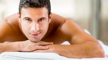 Masssage Massagen lindern durch Osteoporose verursachte Schmerzen