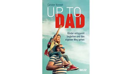 Vater trägt Kind auf Schultern Vater trägt Kind auf Schultern