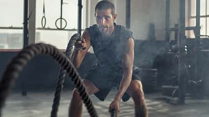 Hochintensives Training mit Battle Ropes Hochintensives Training mit Battle Ropes