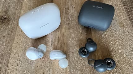 Die Linkbuds (rechts) und Linkbuds S (links) von Sony im Test Die Linkbuds (rechts) und Linkbuds S (links) von Sony im Test