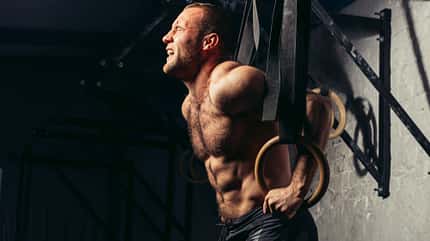 Turnringe, Ringtraining, Durchbeißen Man beißt sich beim Training an den Turnringen durch