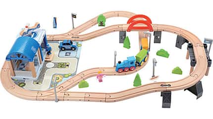Weihnachtsgeschenke Freisteller von BINO Holzeisenbahn mit Brücke