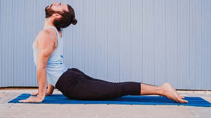 Mit Yogaübungen verbesserst du Beweglichkeit, Kraft, Koordination Mit Yogaübungen verbesserst du Beweglichkeit, Kraft, Koordination