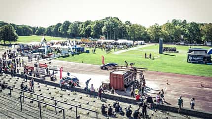 Der Obstacle City Run ist eine Großveranstaltung mit Hüpfburgen, Essensständen und jeder Menge Spaß Der Obstacle City Run ist eine Großveranstaltung mit Hüpfburgen, Essensständen und jeder Menge Spaß