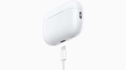 Die kabellosen Kopfhörer AirPods Pro 2 von Apple gibt es jetzt mit USB-C-Anschluss am Ladecase Die kabellosen Kopfhörer AirPods Pro 2 von Apple gibt es jetzt mit USB-C-Anschluss am Ladecase