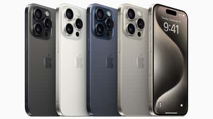 Das iPhone 15 Pro Max gibt's in vier Farben: Schwarz, Weiß, Blau und Natur Das iPhone 15 Pro Max gibt's in vier Farben: Schwarz, Weiß, Blau und Natur