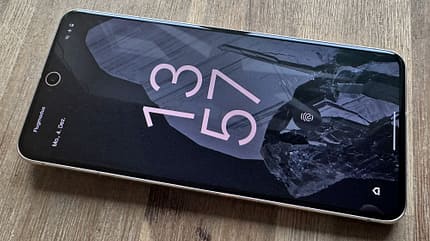 Das Display des Pixel 8 Pro ist heller geworden, kommt auf bis zu 2.400 Nits und lässt sich bei Sonnenschein viel besser als bisher ablesen Das Display des Pixel 8 Pro ist heller geworden, kommt auf bis zu 2.400 Nits und lässt sich bei Sonnenschein viel besser als bisher ablesen