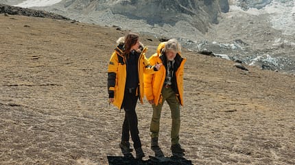 Reinhold Messner, Bergsteigen, Wandern, Fit Ü70 Reinhold Messner mit Frau Diane Messner beim Spaziergang in den Bergen