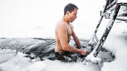 Eisbaden gehört auch 2024 zu den absoluten Fitnesstrends Eisbaden gehört auch 2024 zu den absoluten Fitnesstrends