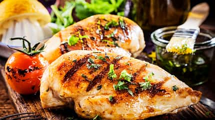 Hähnchenfleisch aufm Grill Hähnchenfleisch aufm Grill