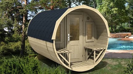 Diese Fass-Sauna von FinnTherm ist ein echter Hingucker.