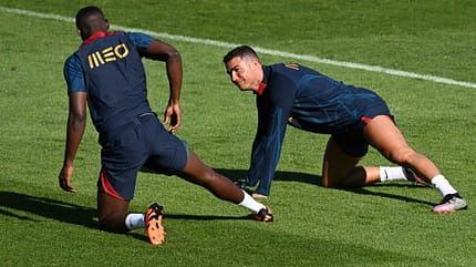 Beine rasieren / Sommer 2024 / Cristiano Ronaldo / Zed Jameson / MB Media / Getty Images Beine rasieren / Sommer 2024 / Cristiano Ronaldo / Zed Jameson / MB Media / Getty Images