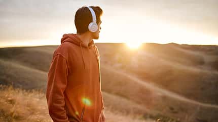 muscular,strength,sunshine,run,body,good,fit,fitness,runner,spor Side,View,On,Handsome,Caucasian,Guy,In,Headphones,Looking,Back