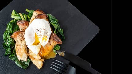 pepper,lunch,salad,egg,with herbs,gourmet,snack,yellow,plate,sau Grilled,Pleurotus,Eryngii,Mushrooms,With,Poached,Egg,And,Spinach.,Hot