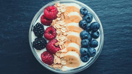 berry,fruit,snack,oatmeal,bowl,red,view,top,fitness,vegetarian,w Bowl,Filled,With,Fruits,,Oatmeal,And,Curd