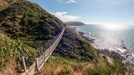 Bergwanderweg mit Meer und Sonne Bergwanderweg mit Meer und Sonne