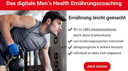 Sportlicher Mann mit Kettlebell, daneben Infos zum Men’s Health Ernährungscoaching